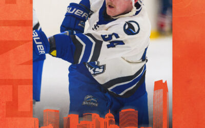 WARRIORS INK DEFENSEMAN GAVIN SMITH